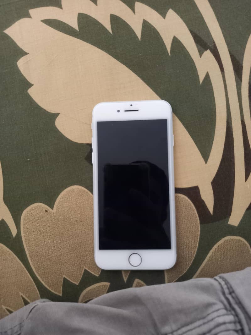 Apple iPhone 7 1