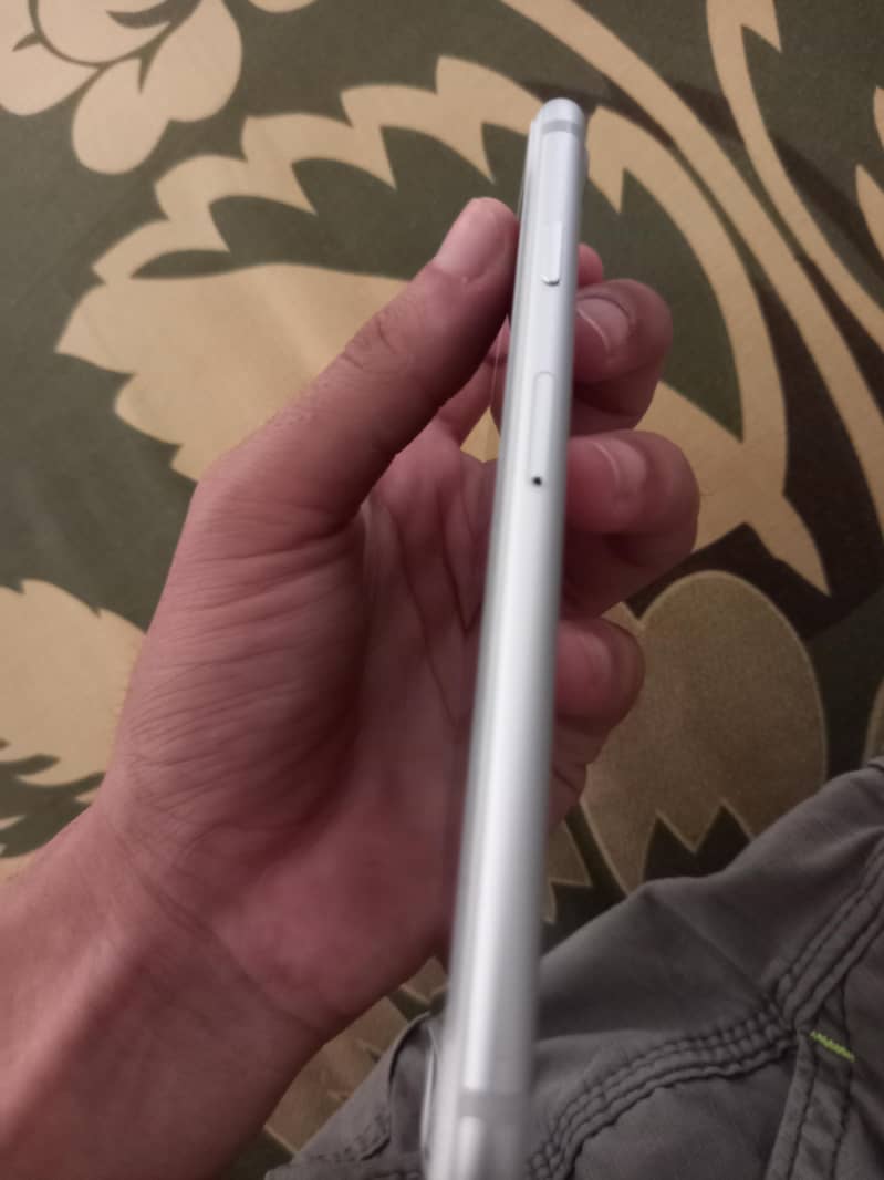 Apple iPhone 7 2