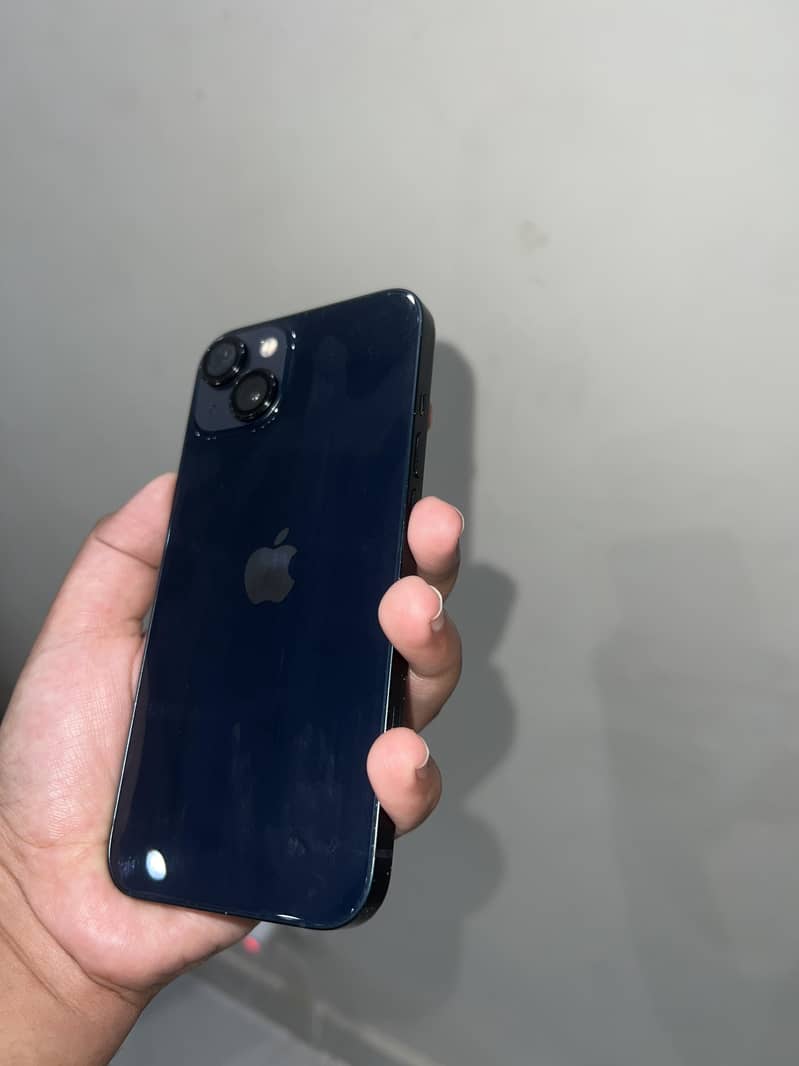 Apple iPhone 13 2