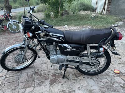 Honda cg 125 Genuine excellent condition low milage faislabad