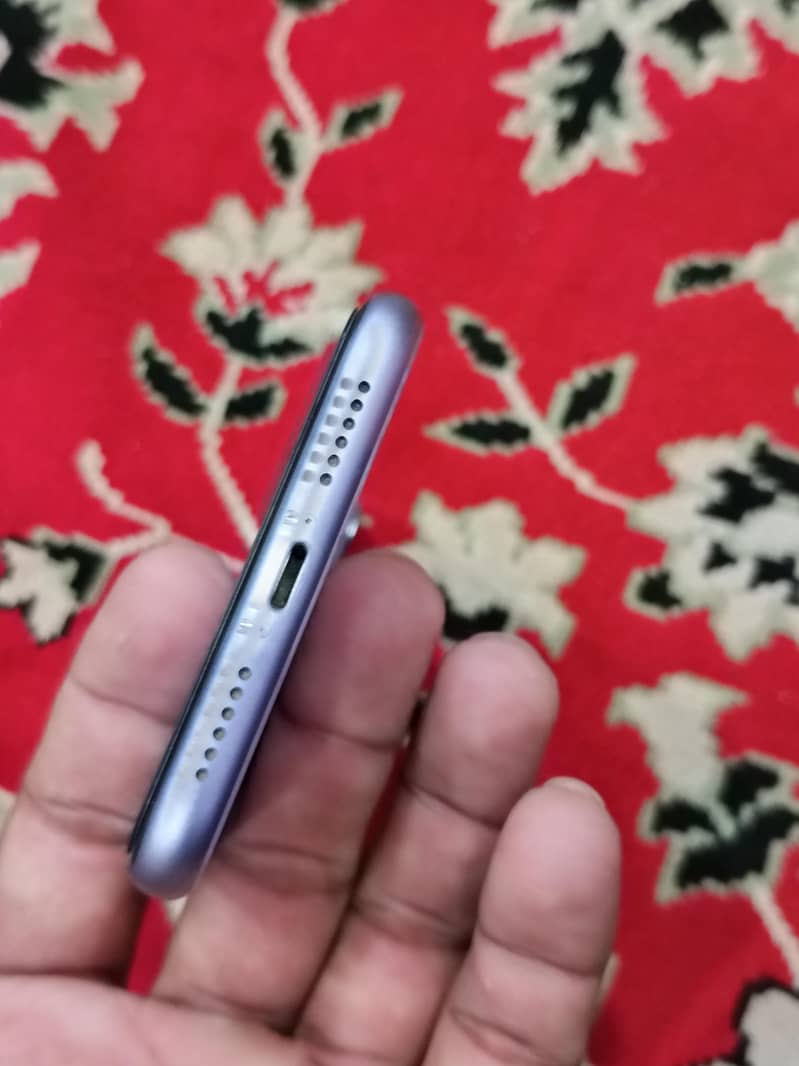Apple iPhone 11 3