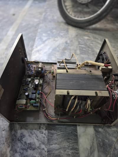 Heavy-duty 2000 WATTS UPS