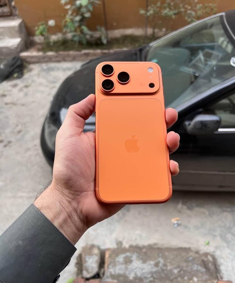 Apple iPhone 17 Pro Max 4