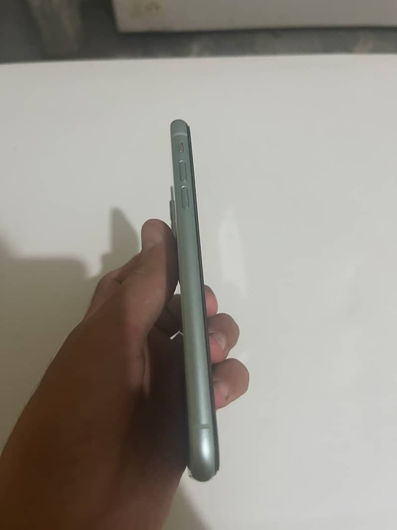 Apple iPhone 11 3