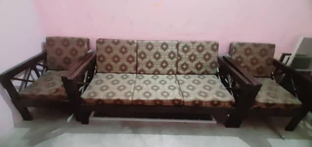 sofa witha 2 chair nd table