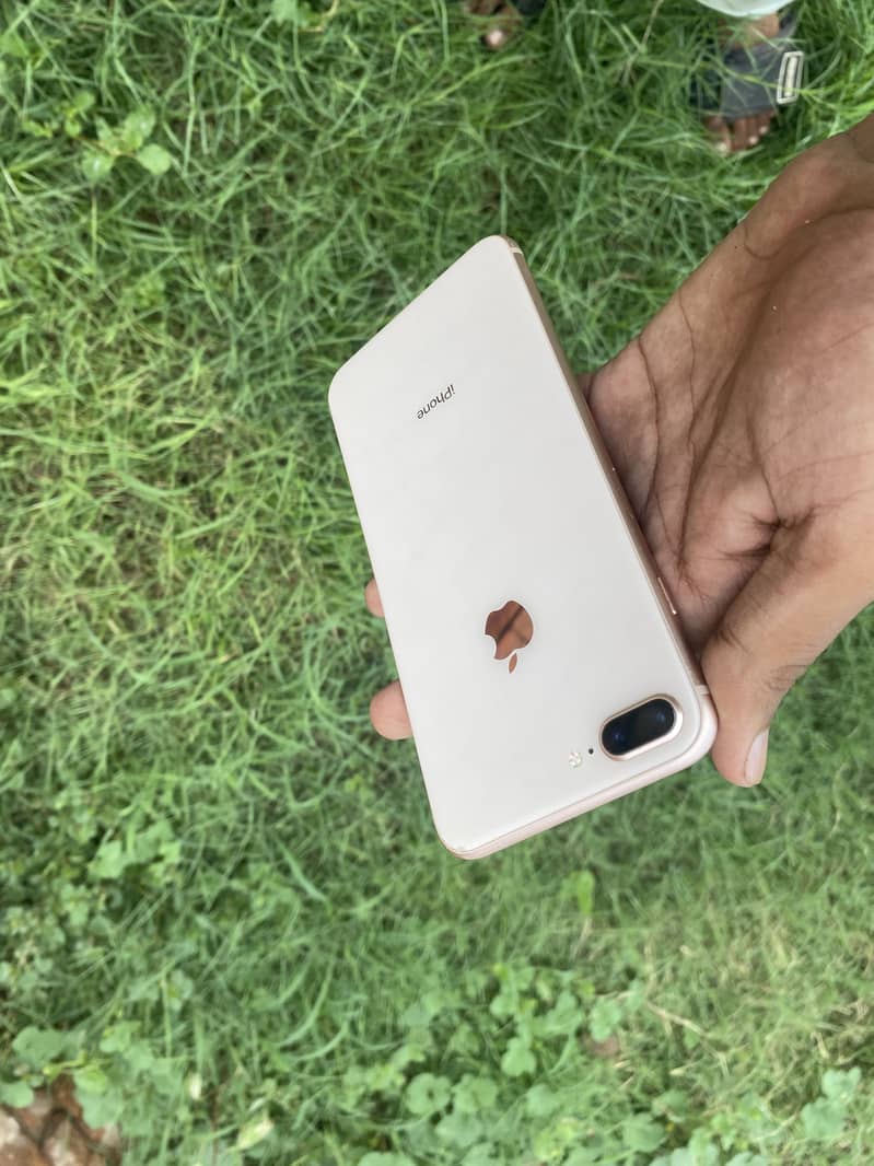 Apple iPhone 8 Plus 3
