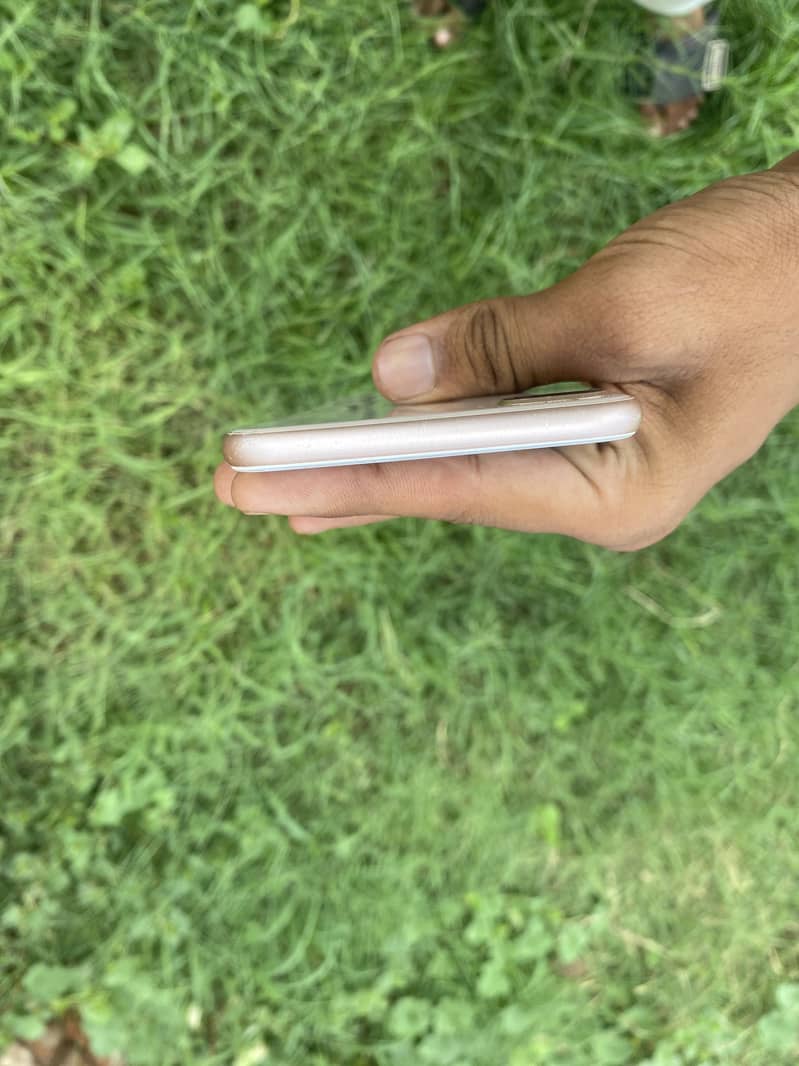 Apple iPhone 8 Plus 4