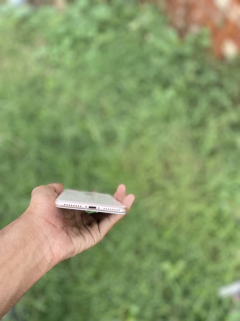 Apple iPhone 8 Plus 5