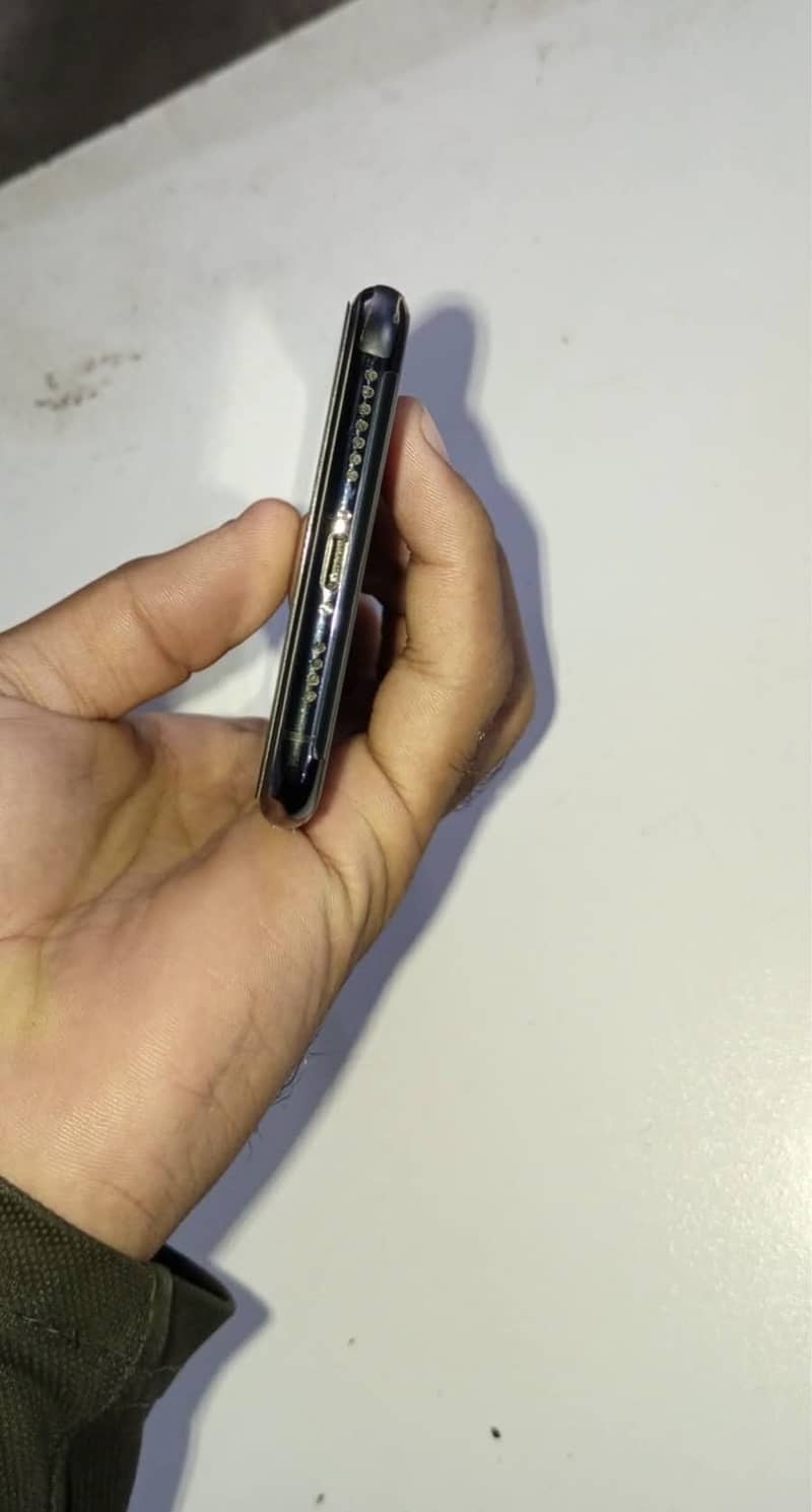 Apple iPhone 11 Pro Max 1