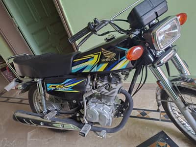 10/10 bike bilkul new hy sirf 2500 drive hy