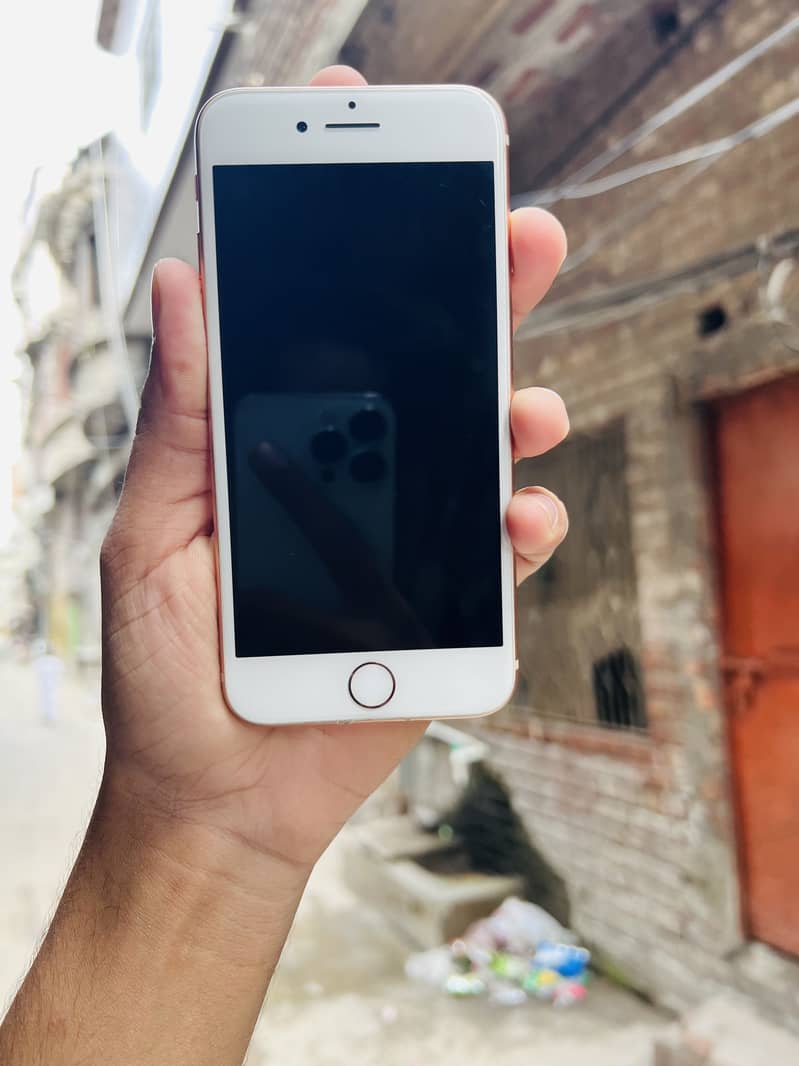 Apple iPhone 8 1