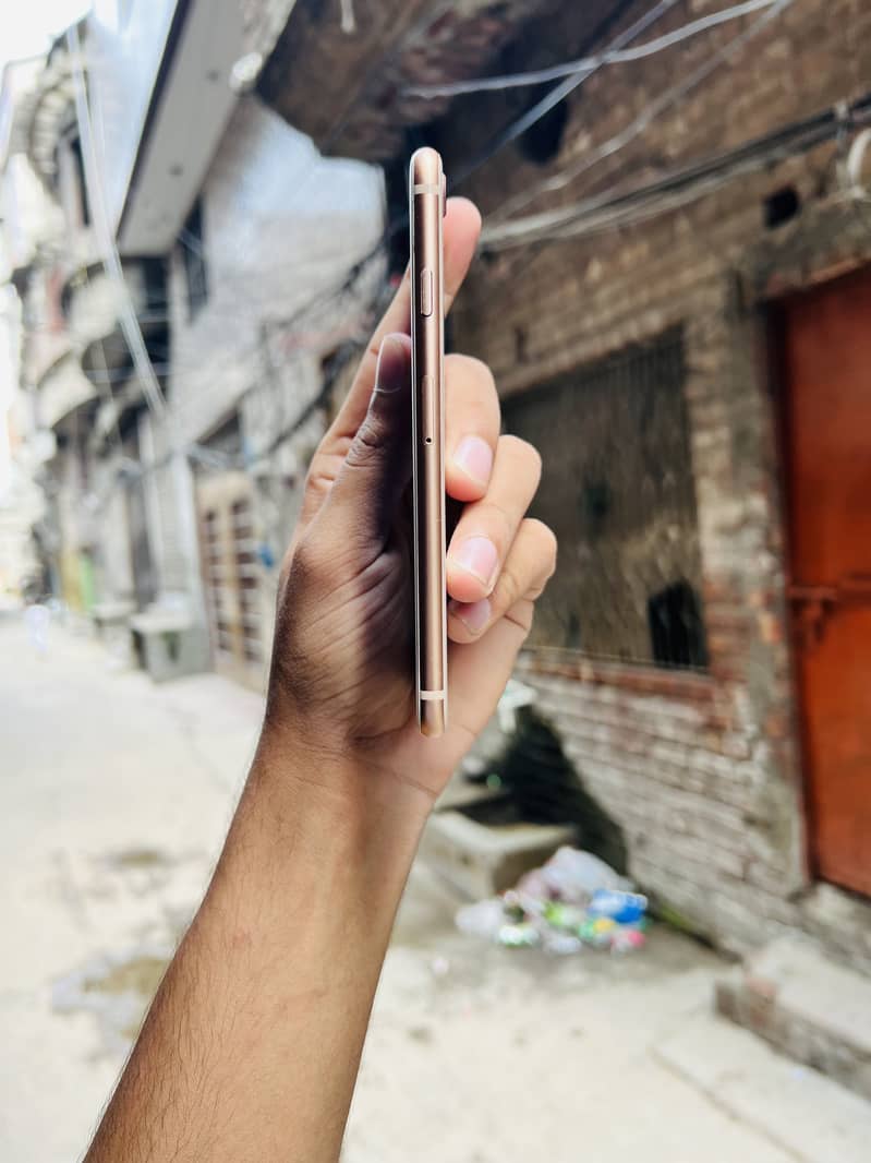 Apple iPhone 8 3