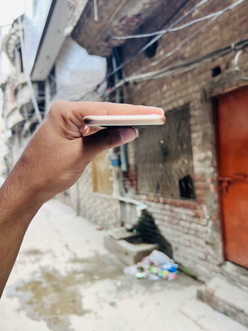 Apple iPhone 8 4