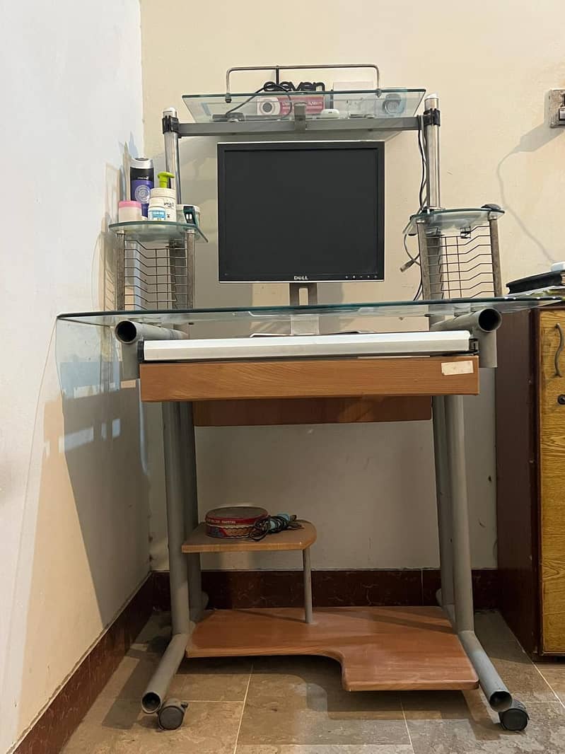 computer Table 1