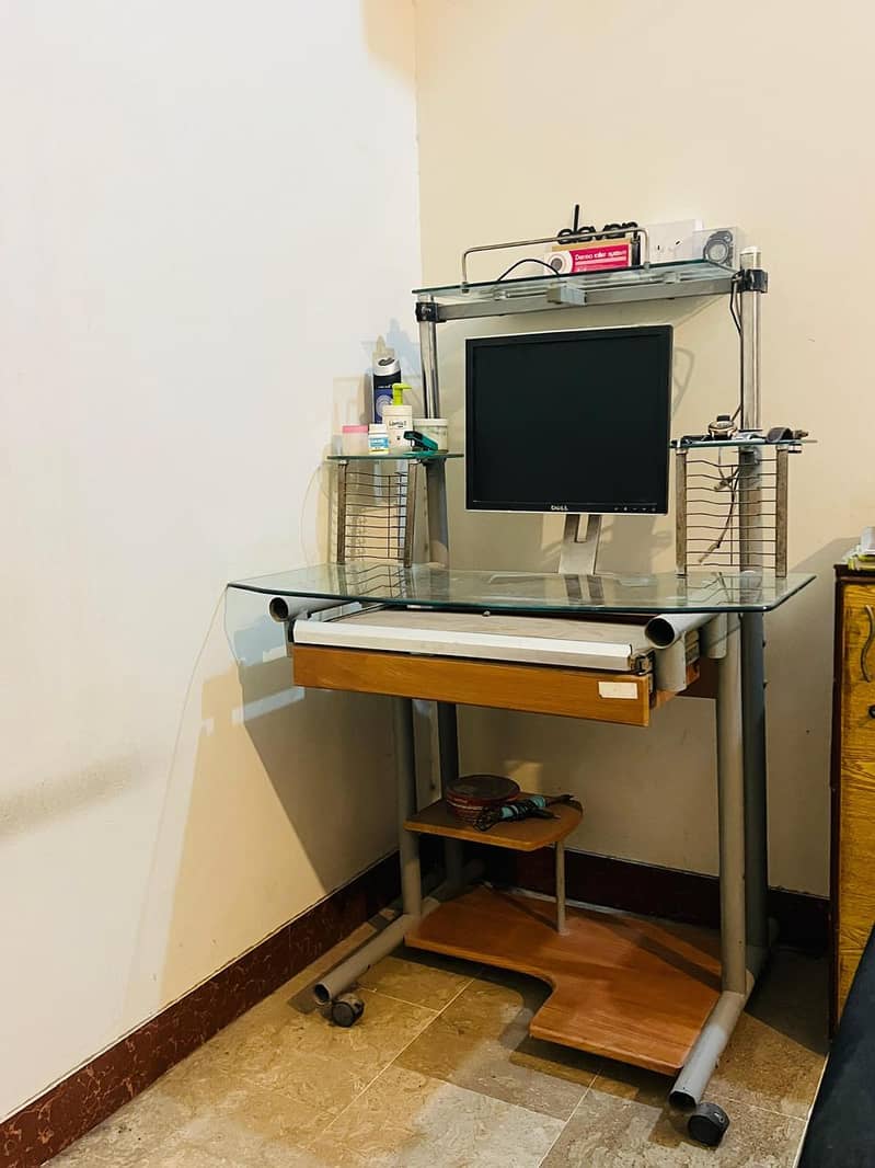 computer Table 3