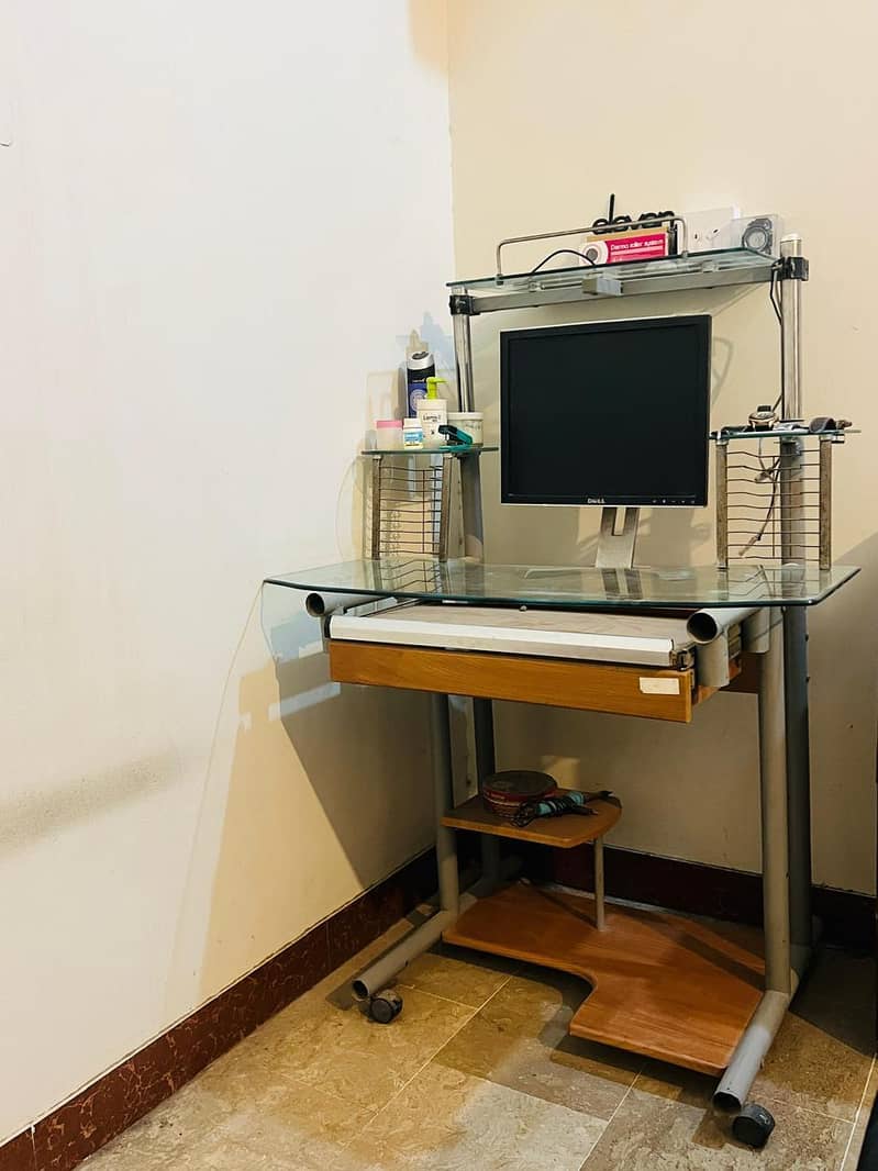 computer Table 4