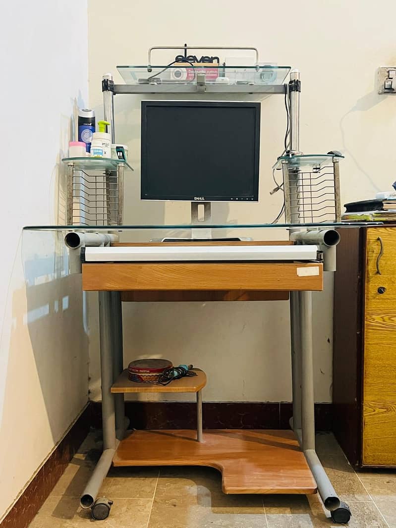computer Table 5