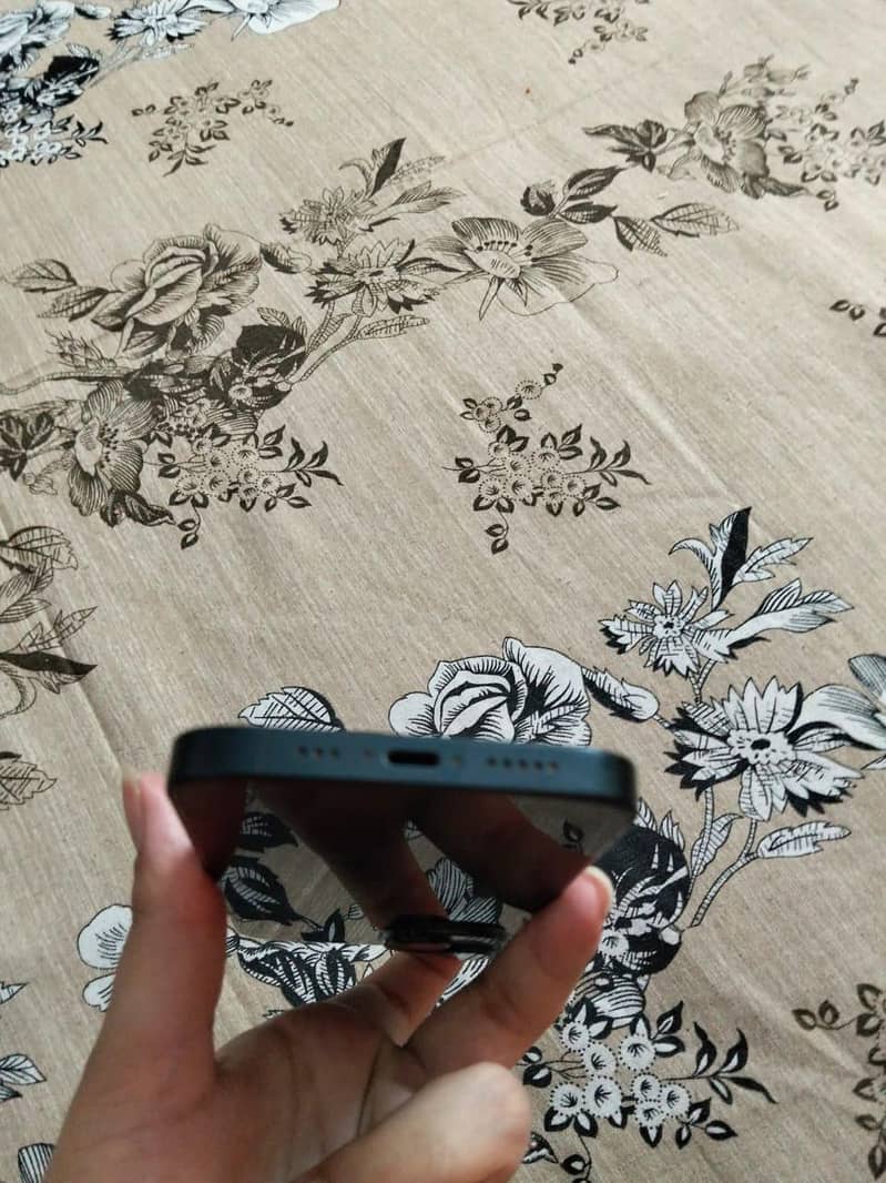 Apple iPhone 14 4