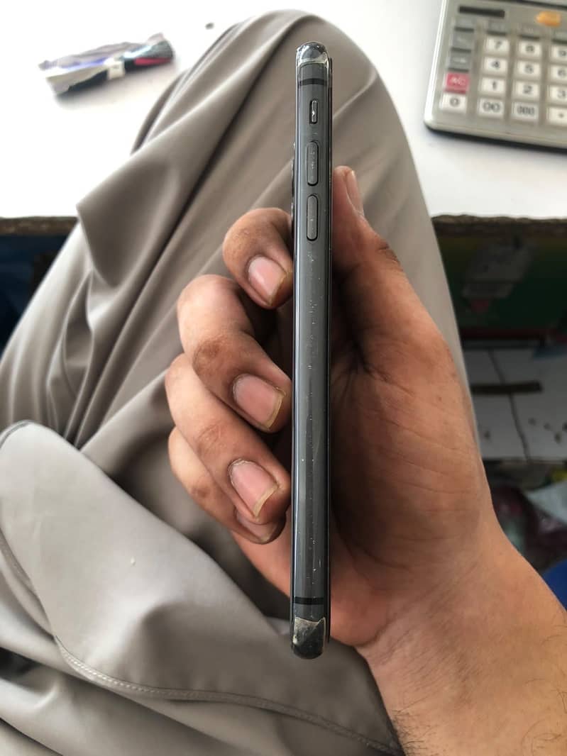 Apple iPhone 11 3