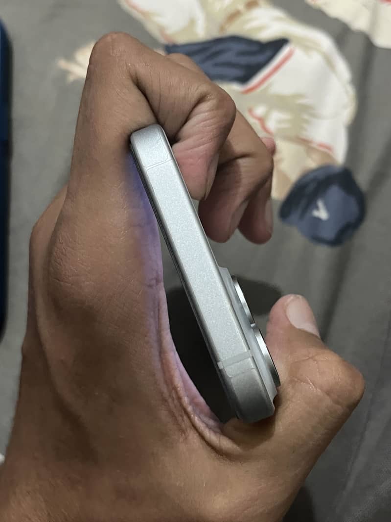 Apple iPhone 15 5