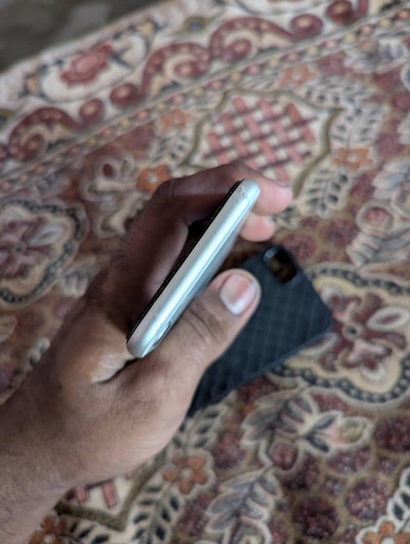Apple iPhone SE 3