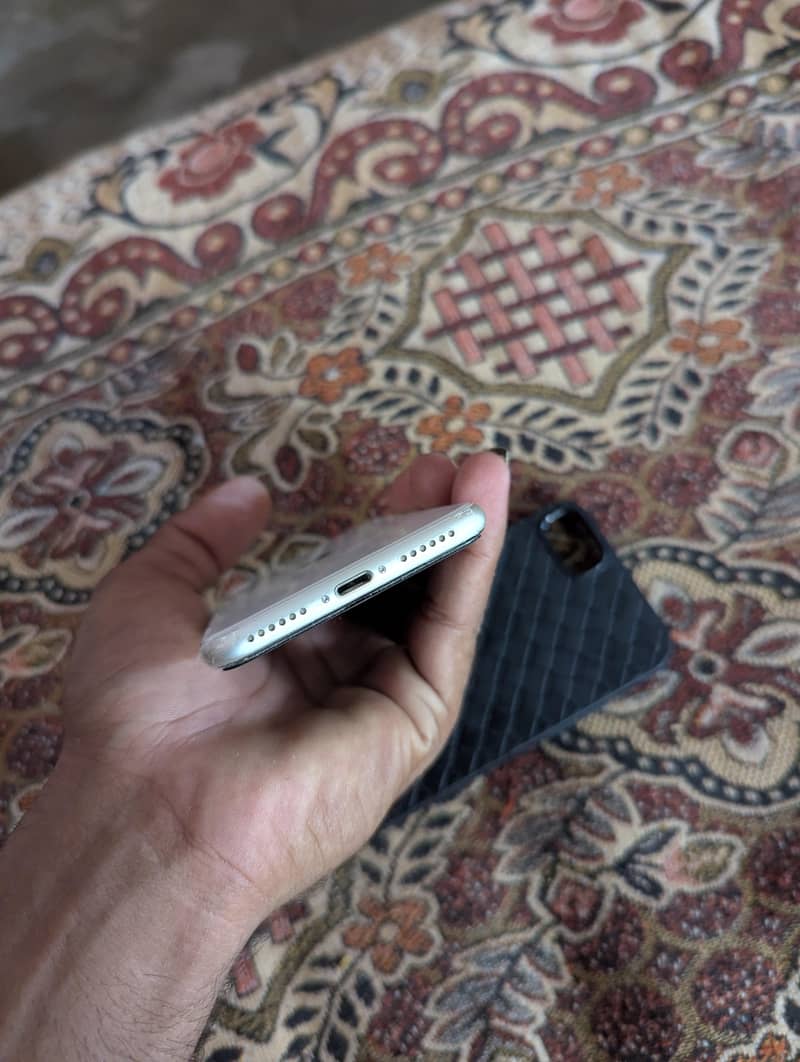 Apple iPhone SE 4