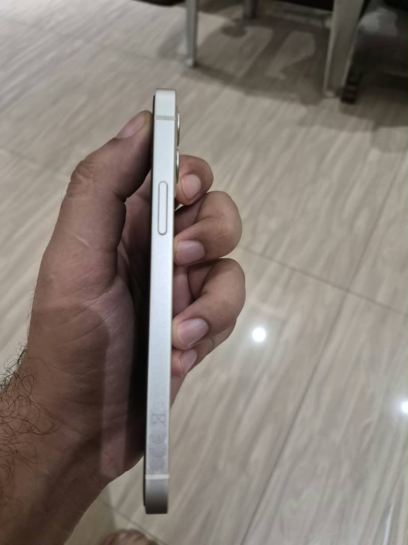Apple iPhone 12 4