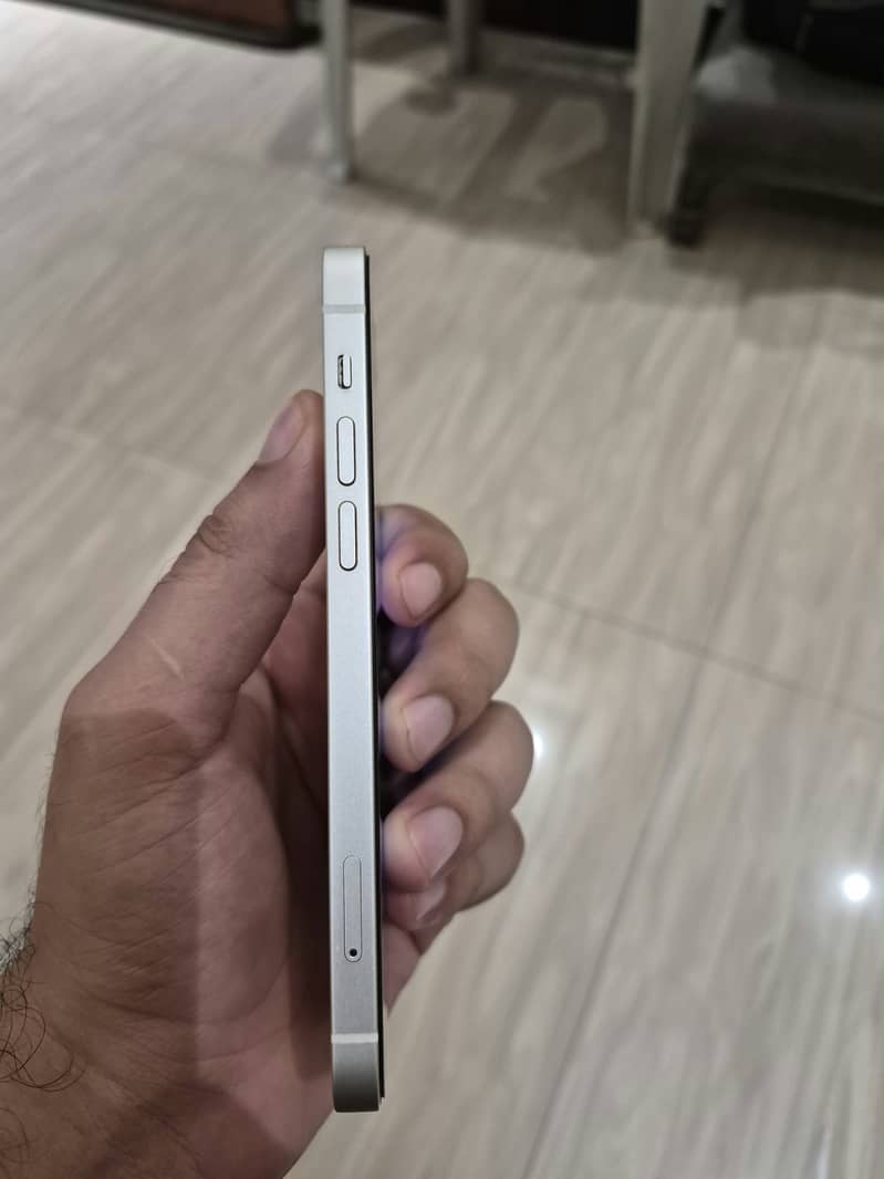 Apple iPhone 12 6
