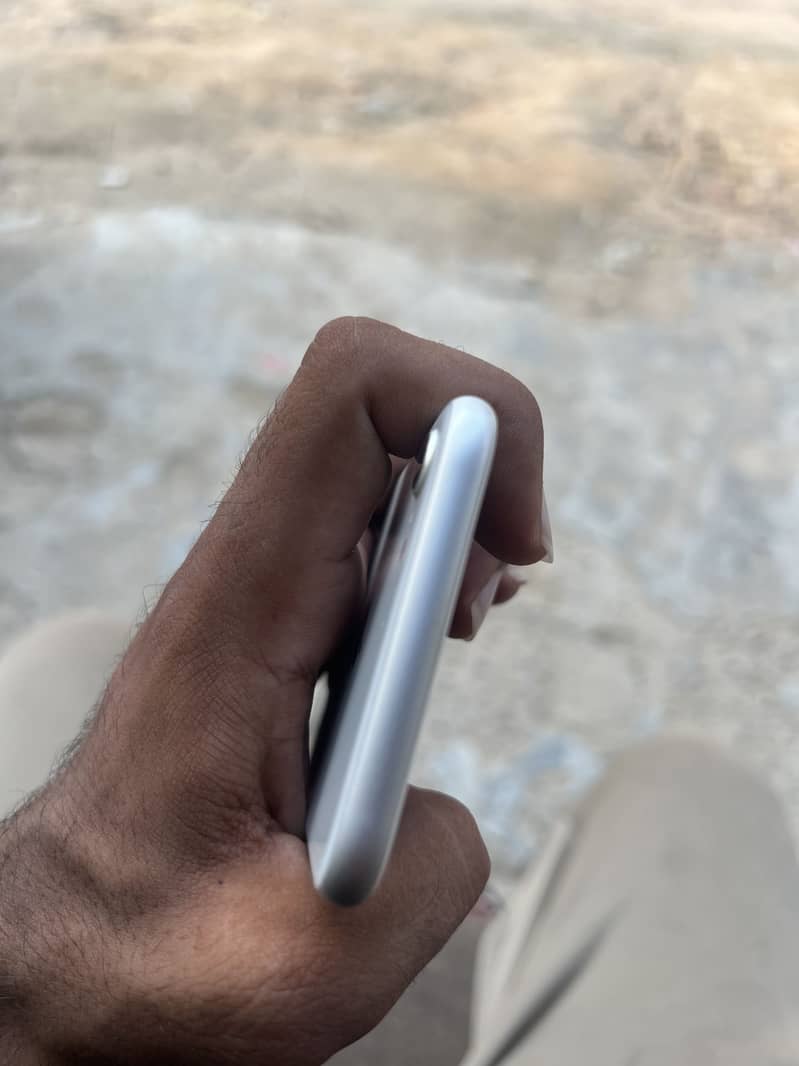 Apple iPhone 8 3