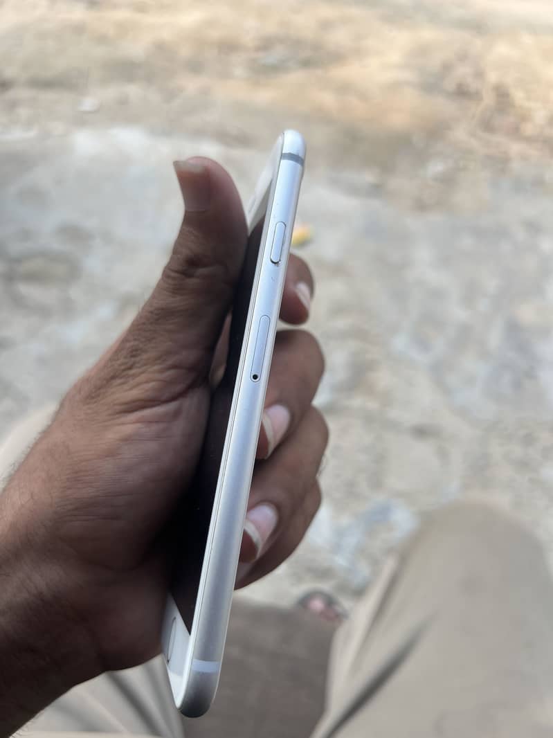 Apple iPhone 8 4