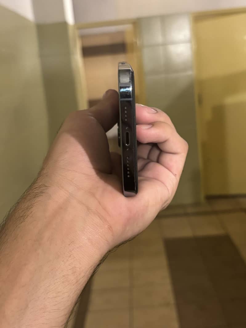 Apple iPhone 13 Pro Max 2
