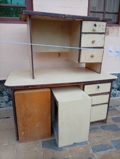 Selling offices tables with chair