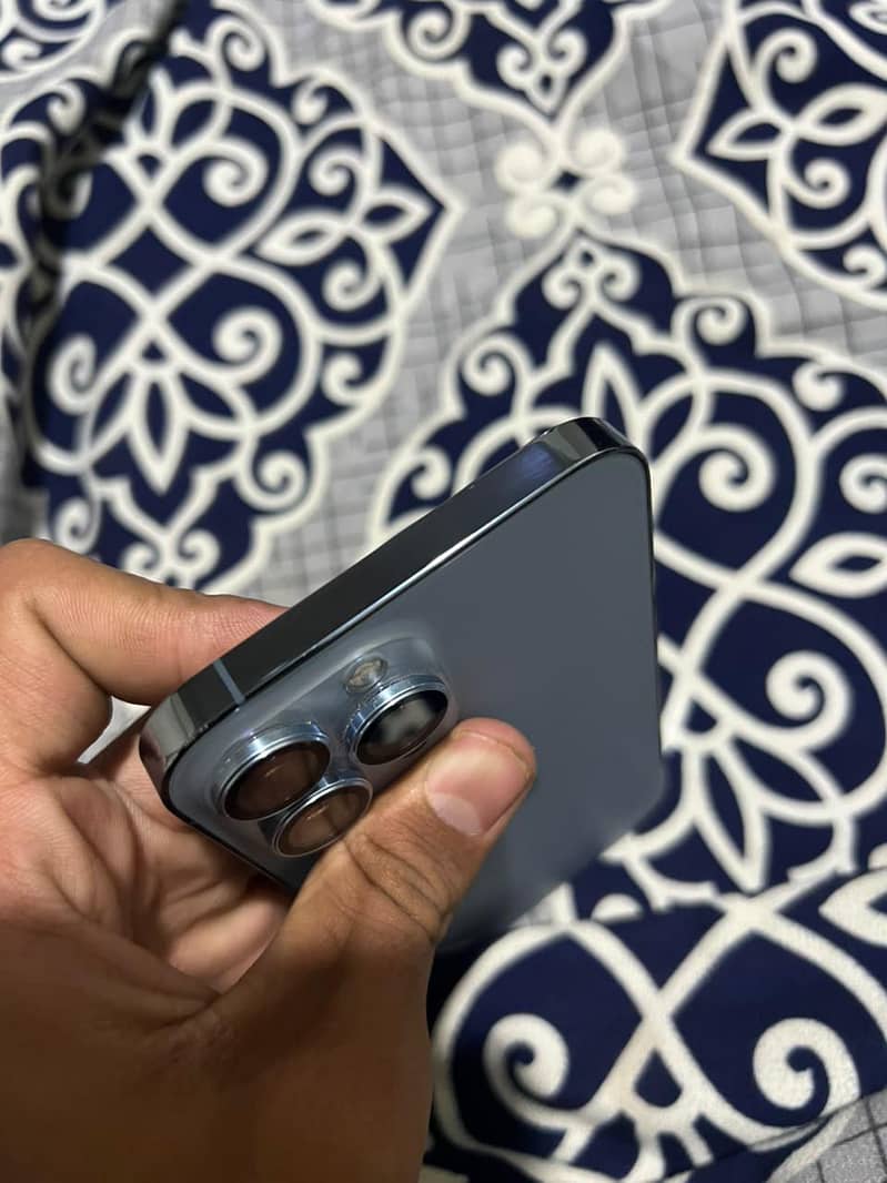 Apple iPhone 13 Pro Max 4
