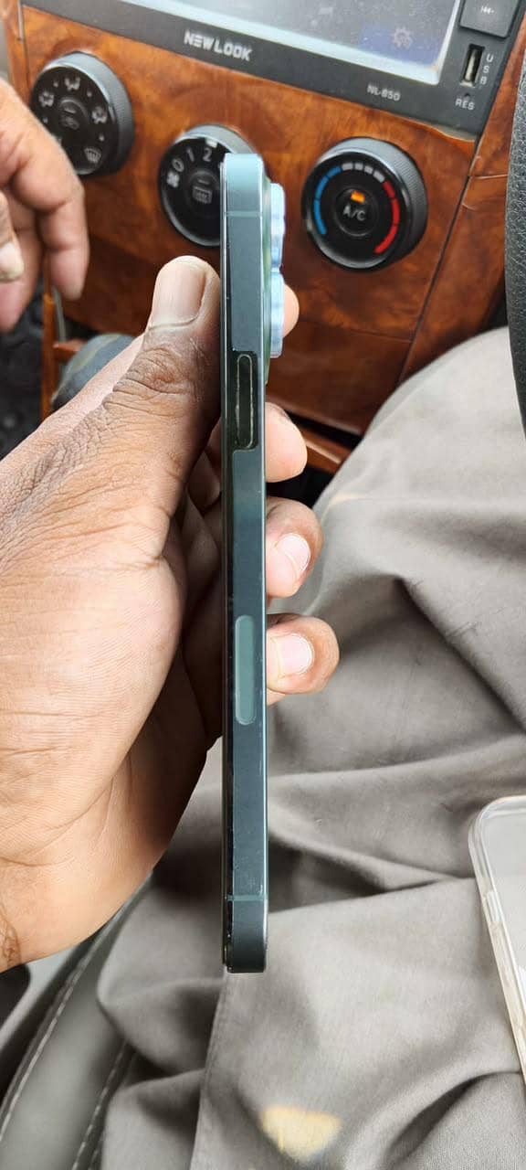 Apple iPhone 13 Pro Max 2