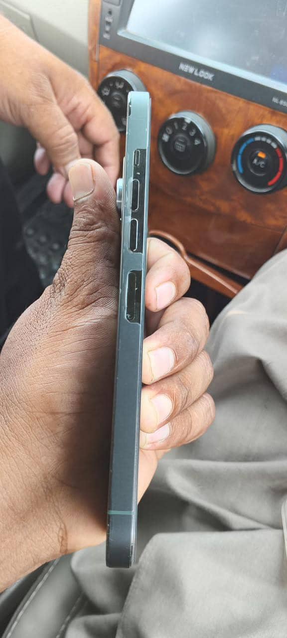 Apple iPhone 13 Pro Max 3