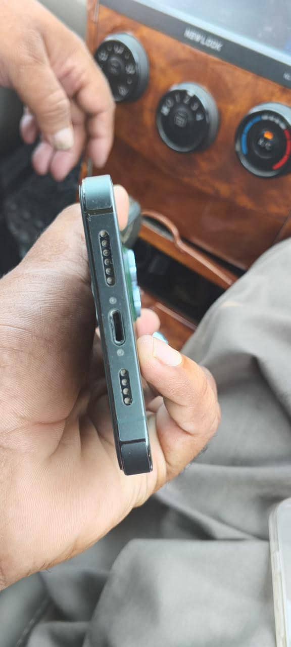 Apple iPhone 13 Pro Max 4