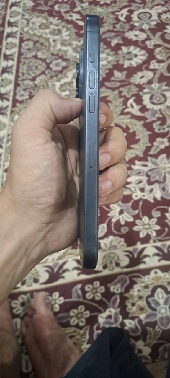 Apple iPhone 15 Pro Max 2