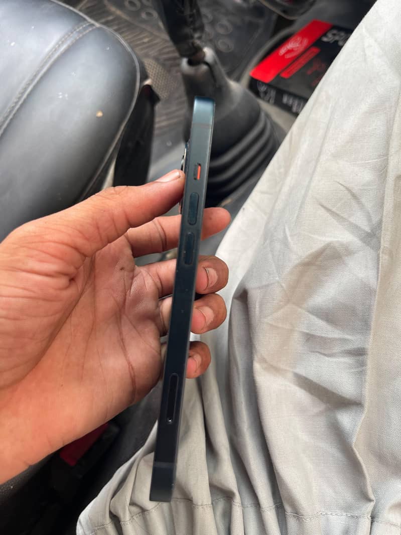 Apple iPhone 13 5