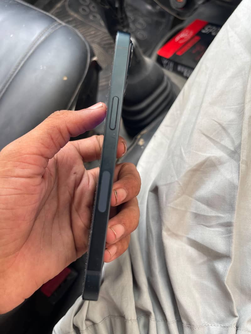 Apple iPhone 13 6
