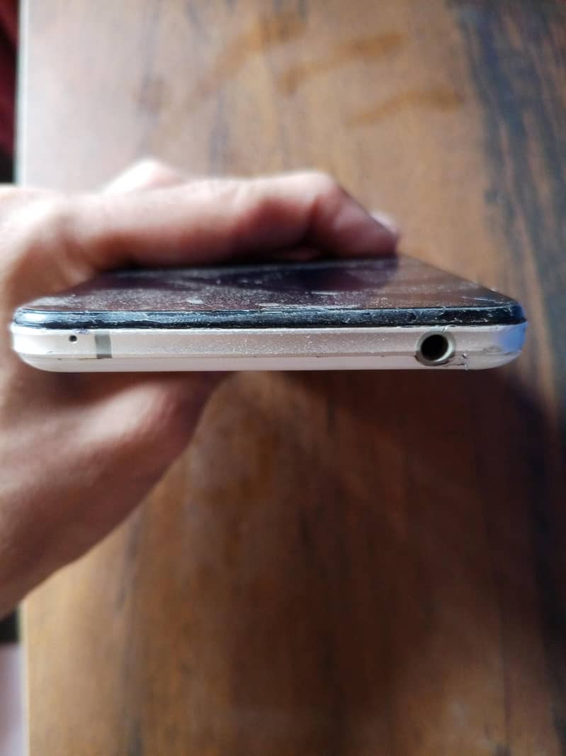 Sharp Aquos R5G 5