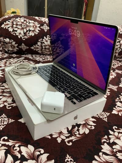 Macbook M3 Air 2024