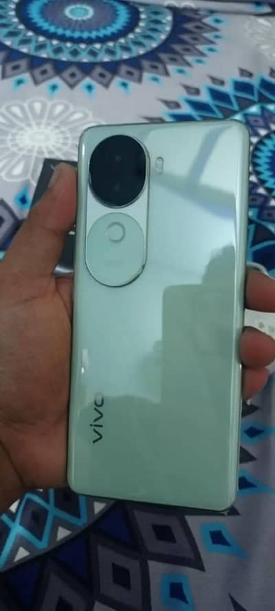 Vivo V40e