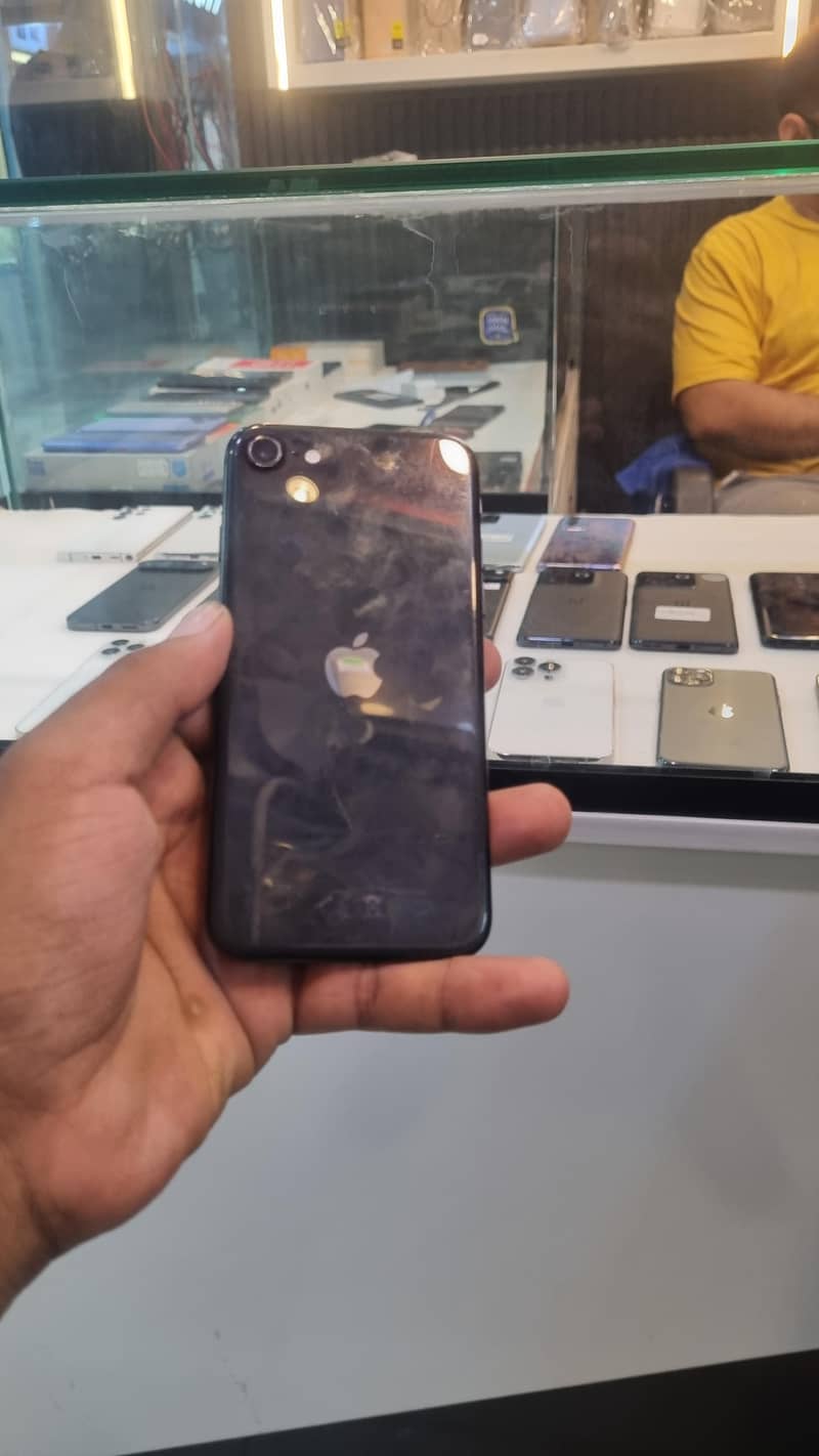 Apple iPhone SE 2nd generation 3