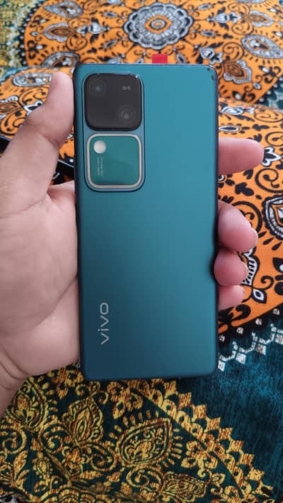 Vivo V30