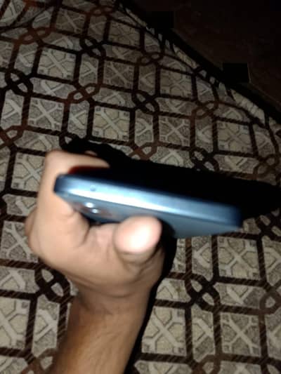 bilkul okay mobile hy koi be fald ni hy