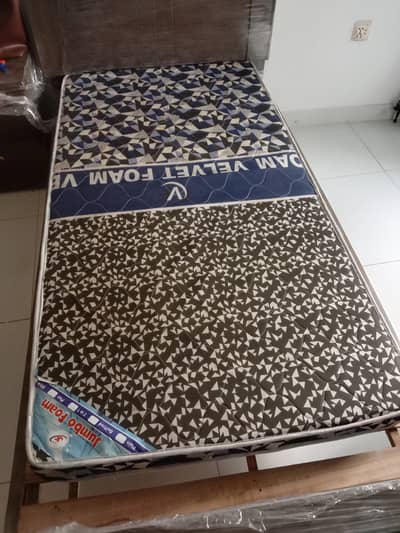 Single bed mattress