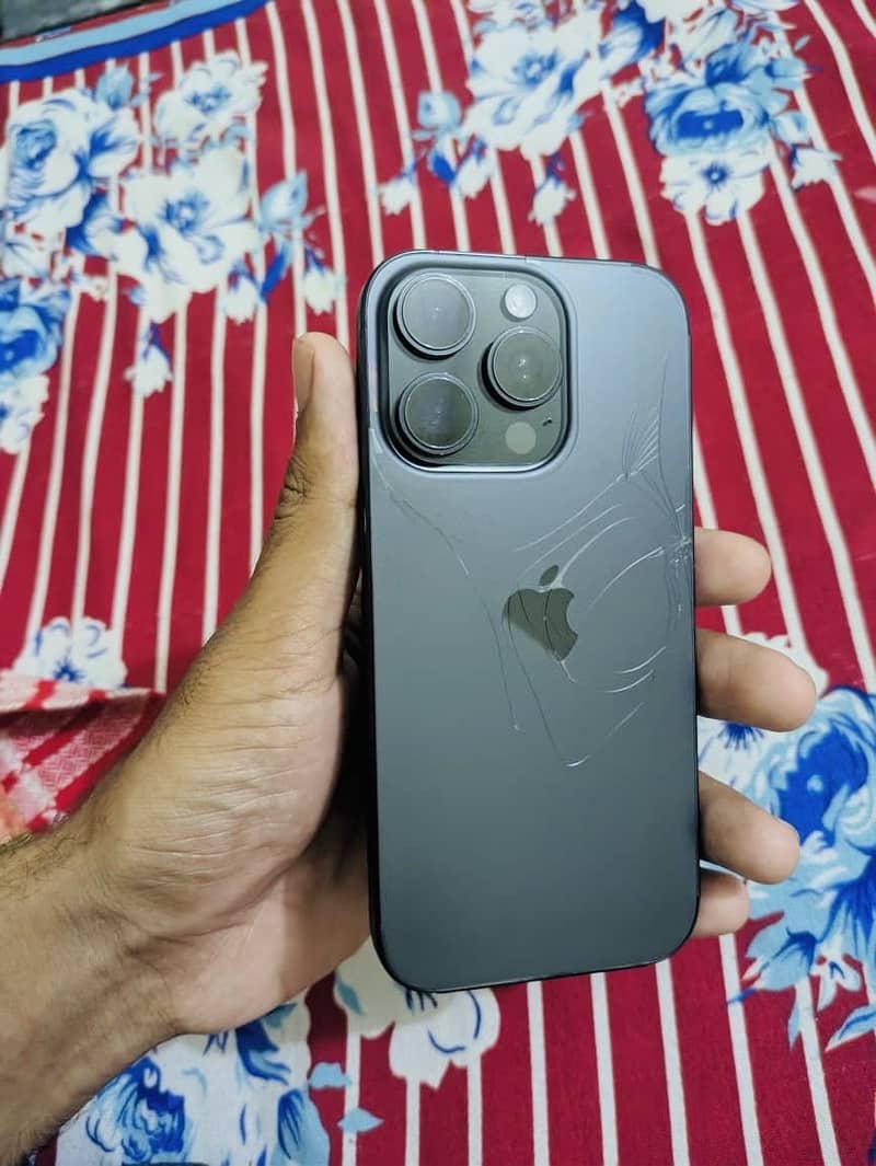 Apple iPhone 16 Pro 0