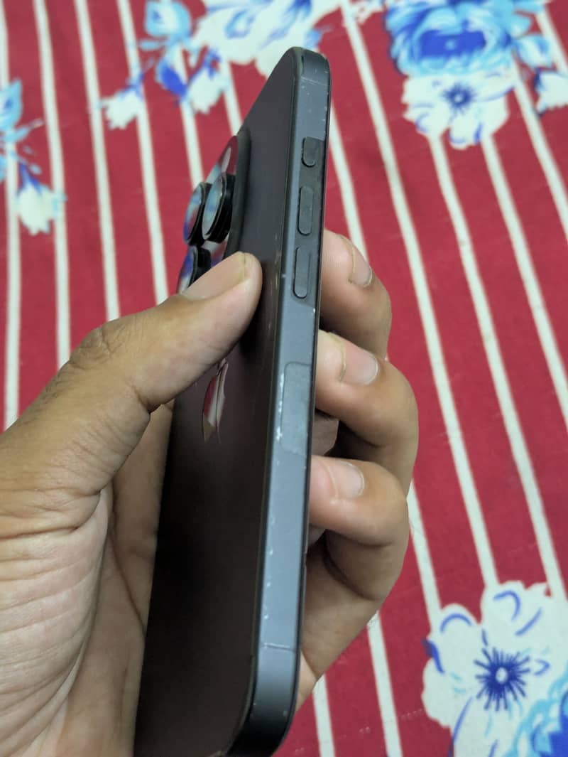 Apple iPhone 16 Pro 1