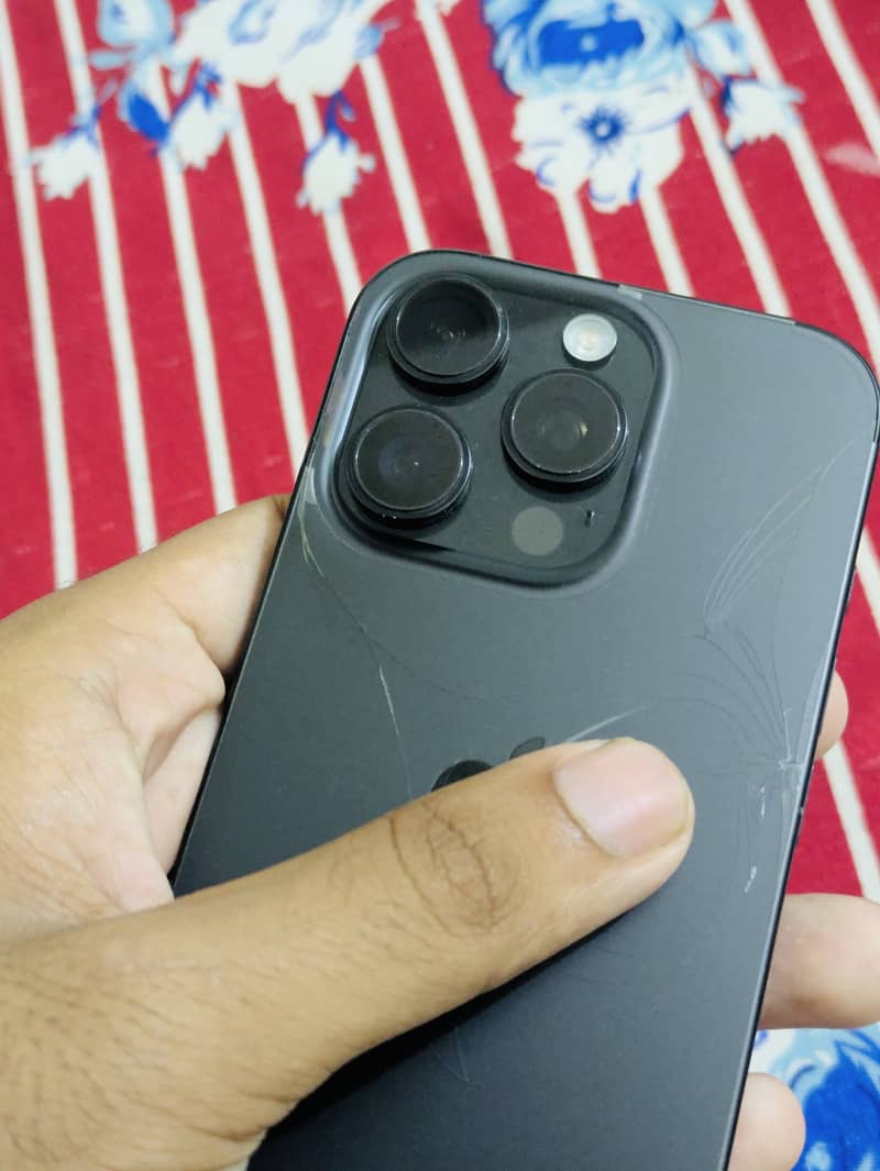 Apple iPhone 16 Pro 2