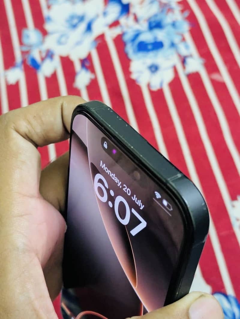 Apple iPhone 16 Pro 4